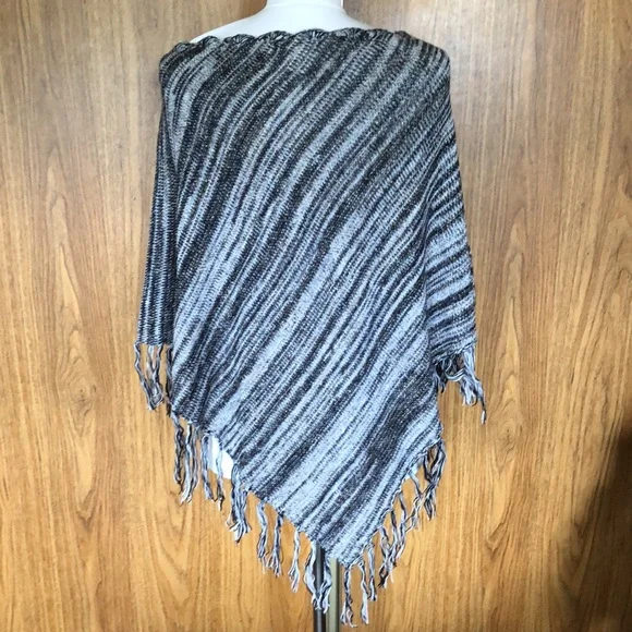 Poncho - Picture 3 of 3